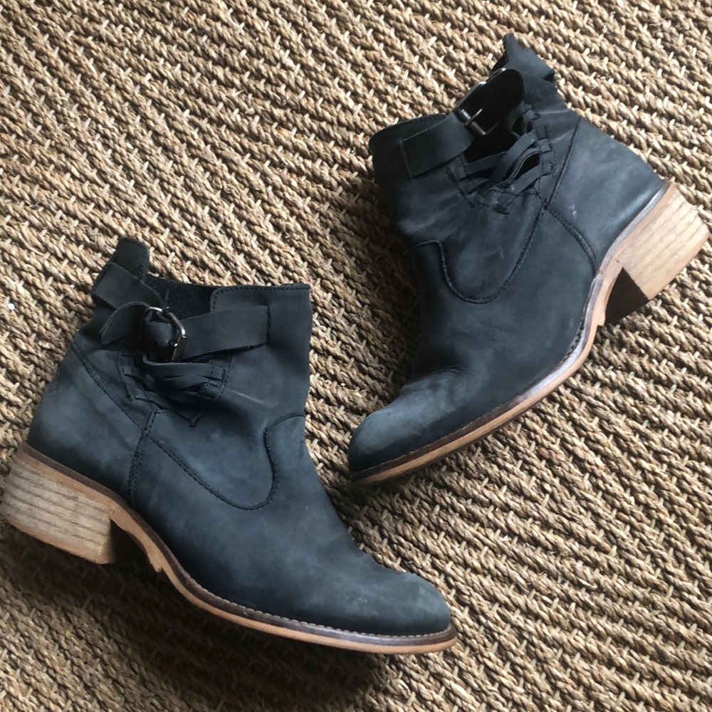 MUSSE & CLOUD | black suede leather booties